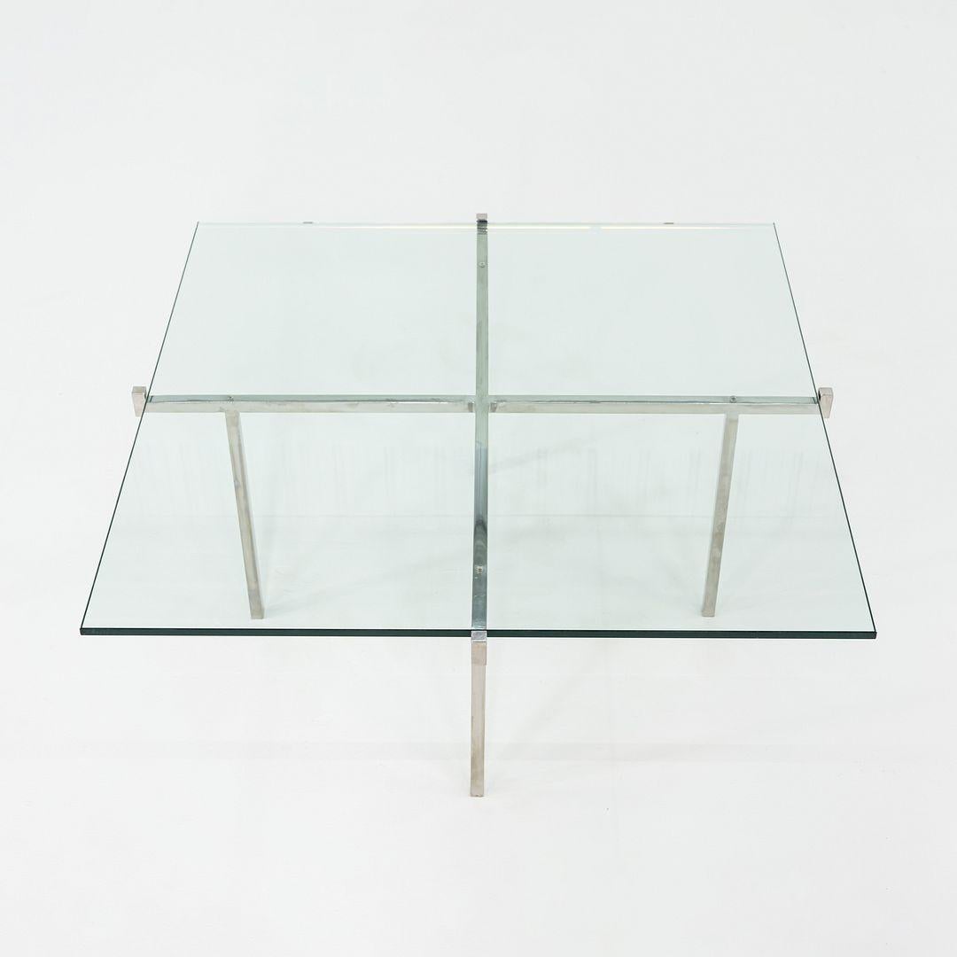 C. Mesa de centro de acero inoxidable pulido Treitel Gratz de los años 60 con tapa de cristal en Excelente estado para la venta en Philadelphia, PA