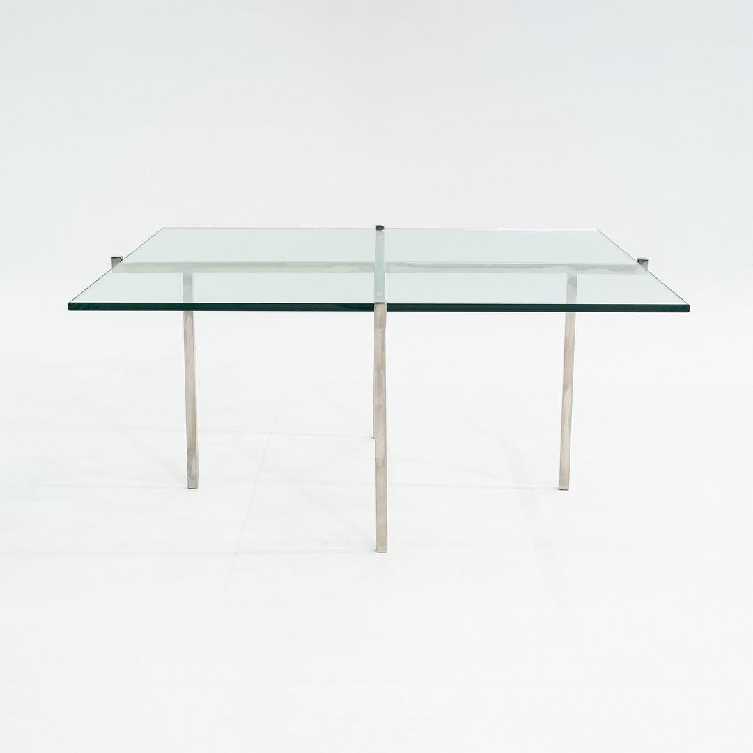 C. Mesa de centro de acero inoxidable pulido Treitel Gratz de los años 60 con tapa de cristal mediados del siglo XX en venta
