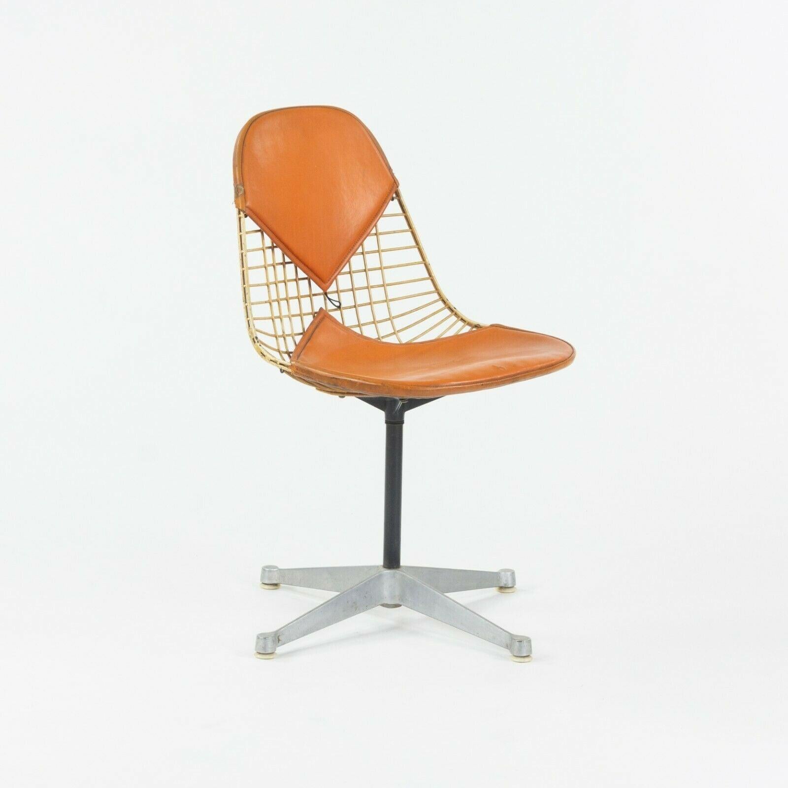 Moderne C. 1961 Set of 6 Herman Miller Eames Orange Bikini Pad Swivel PKC2 Dining Chairs en vente
