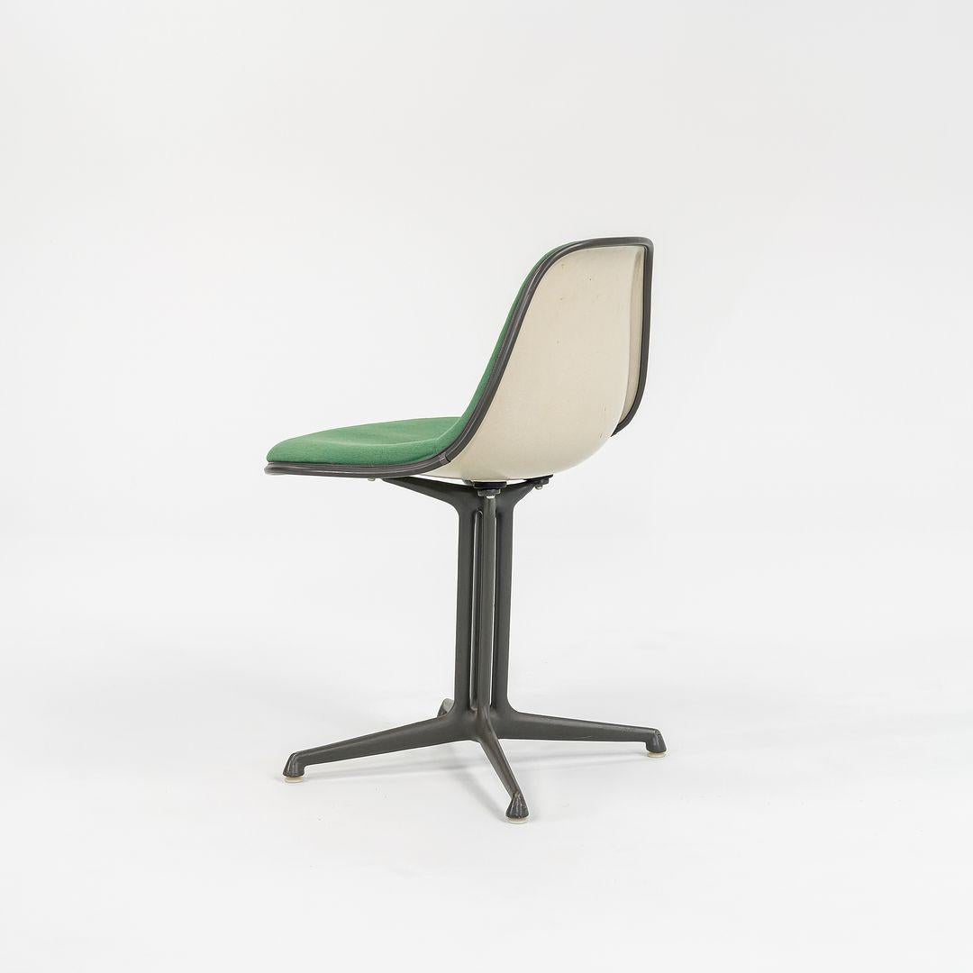 Milieu du XXe siècle C. 1961 Ensemble de quatre chaises La Fonda par Charles and Ray Eames pour Herman Miller en vente