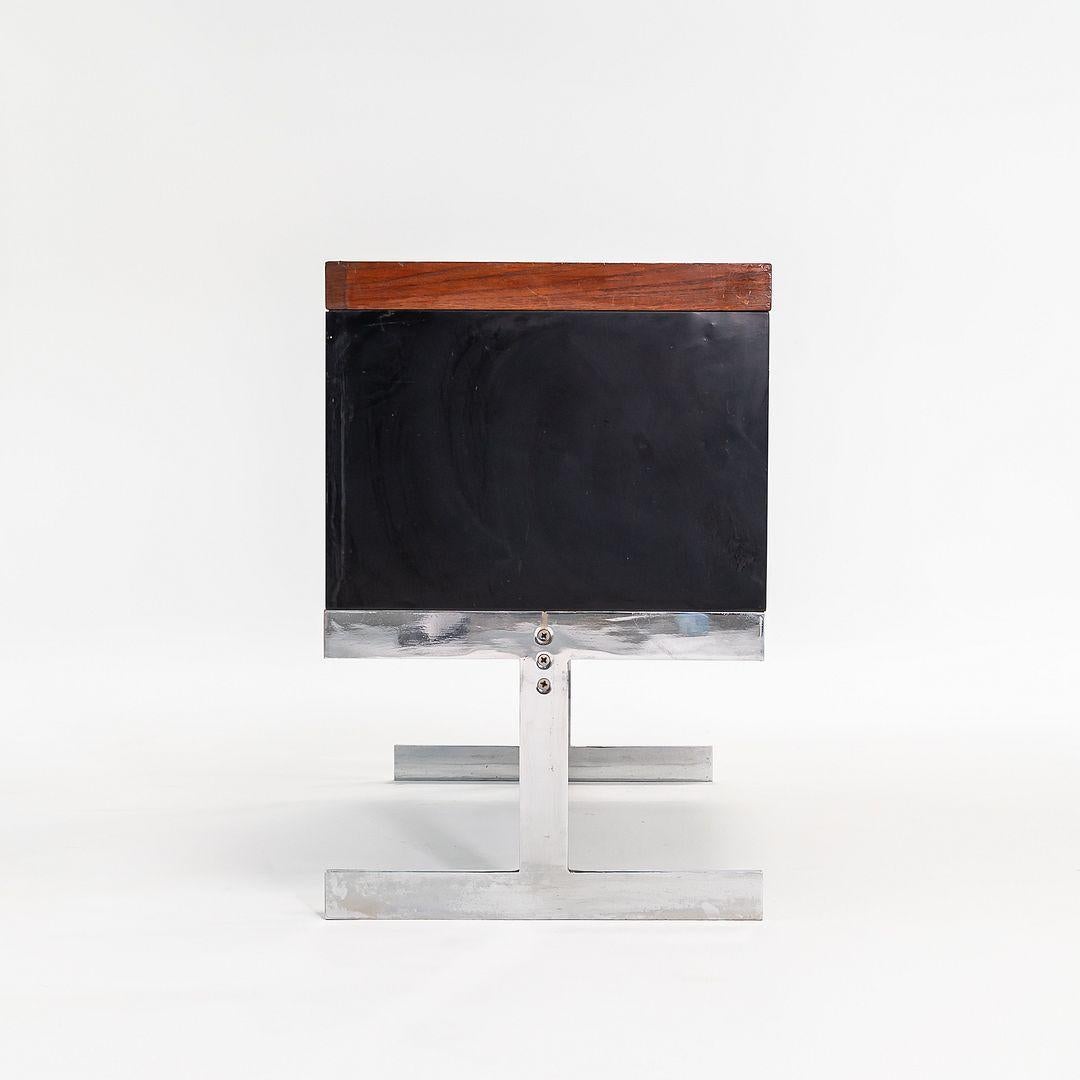 C. 1963 Peerless Steel Equipment Co. Crédence en teck, acier et chrome en vente 4