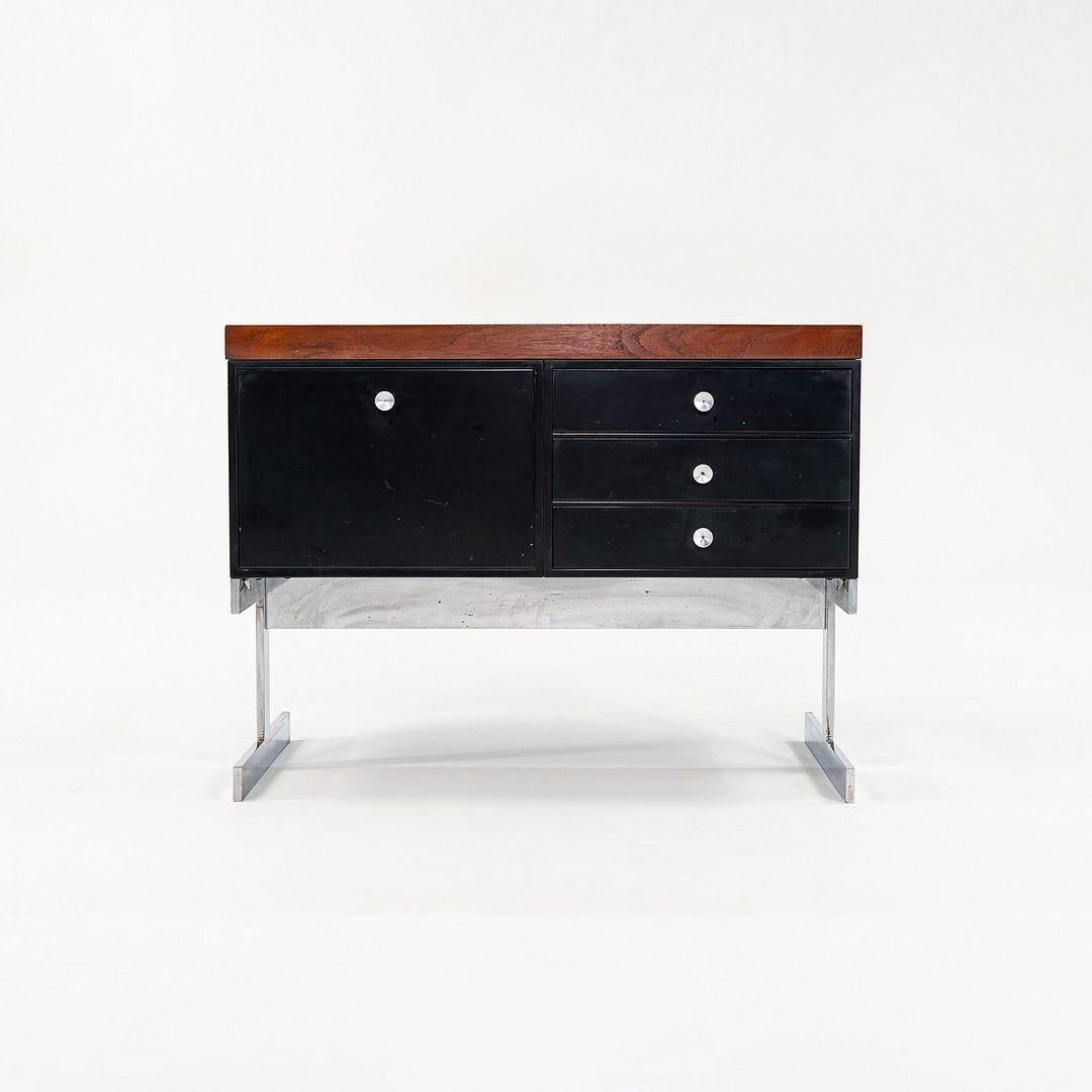 Acier C. 1963 Peerless Steel Equipment Co. Crédence en teck, acier et chrome en vente
