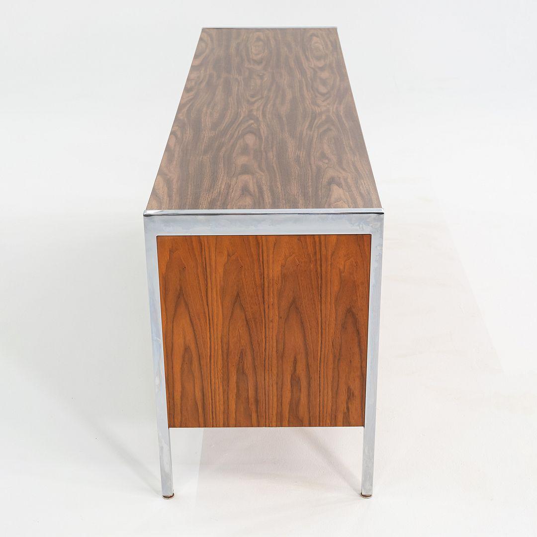 C. 1968 Myrtle Desk of High Point 900 Series Four Position Credenza in Walnut For Sale 2