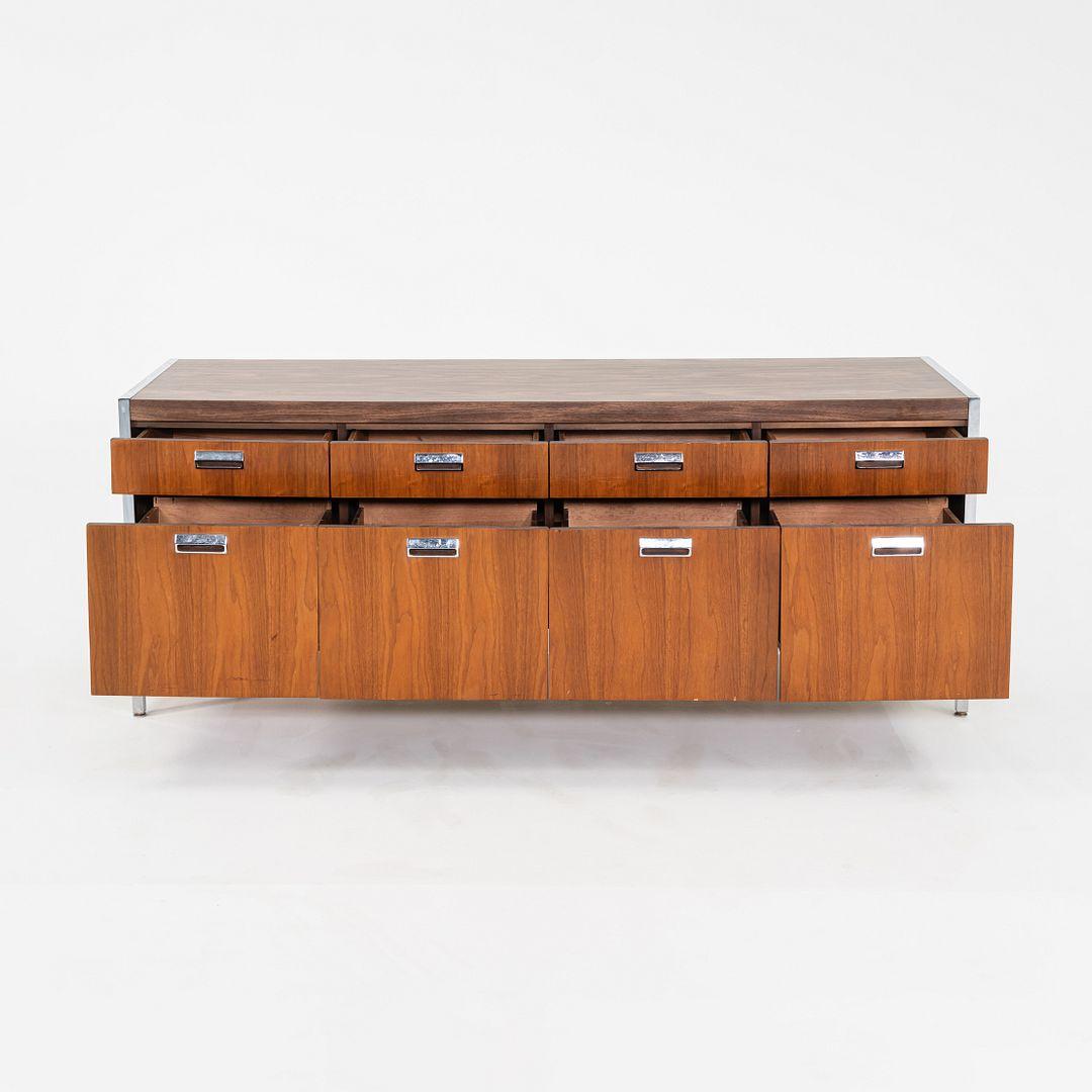 Modern C. 1968 Myrtle Desk of High Point 900 Series Four Position Credenza in Walnut For Sale