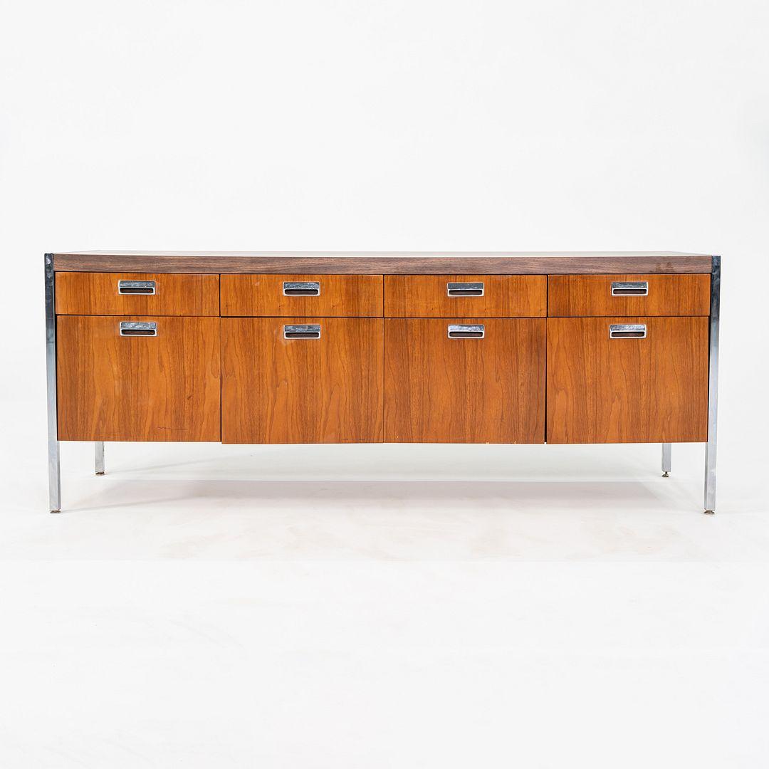 American C. 1968 Myrtle Desk of High Point 900 Series Four Position Credenza in Walnut For Sale