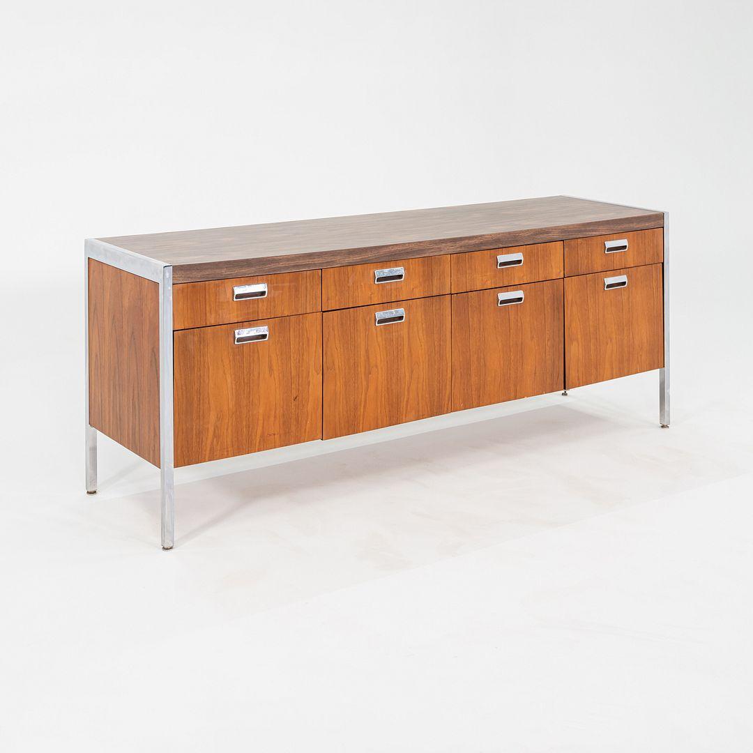 Veneer C. 1968 Myrtle Desk of High Point 900 Series Four Position Credenza in Walnut For Sale