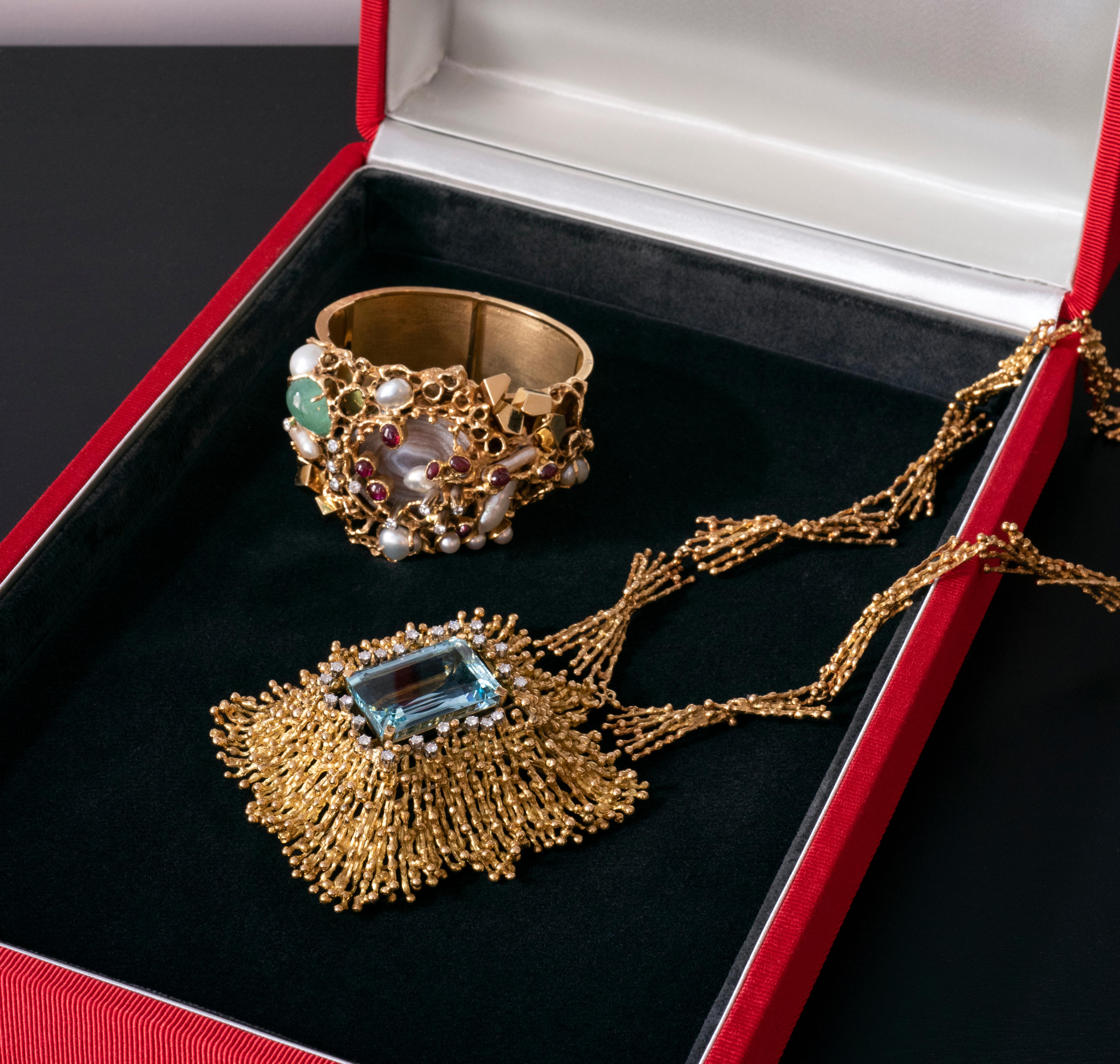 Karl Stittgen Manschettenarmband mit Diamanten, Rubinen, Smaragden, Perlen und Gold, um 1970 (Moderne) im Angebot