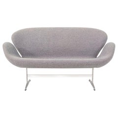 C. 1970s Arne Jacobsen for Fritz Hansen Swan Settee / Sofa Unmarked C. 1970s Arne Jacobsen for Fritz Hansen Swan Settee / Sofa Unmarked