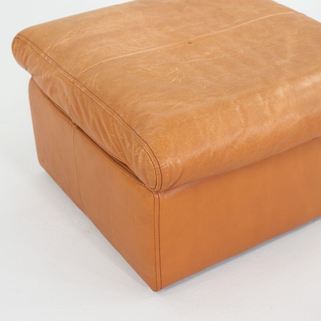 C. 1970 Cy Mann Designer's Collection Ottoman en cuir Cognac 26x26 inches en vente 3