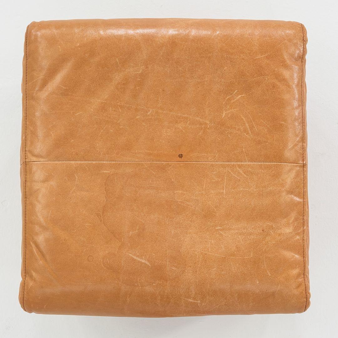 C. 1970 Cy Mann Designer's Collection Ottoman en cuir Cognac 26x26 inches en vente 5
