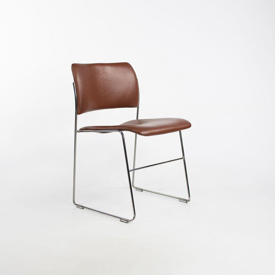 Il s'agit d'une chaise 40/4, conçue à l'origine par David Rowland en 1964. Cet exemple particulier a été fabriqué par General Fireproofing Company dans les années 1970. Cette chaise emblématique a été saluée comme l'un des designs Modernes les plus