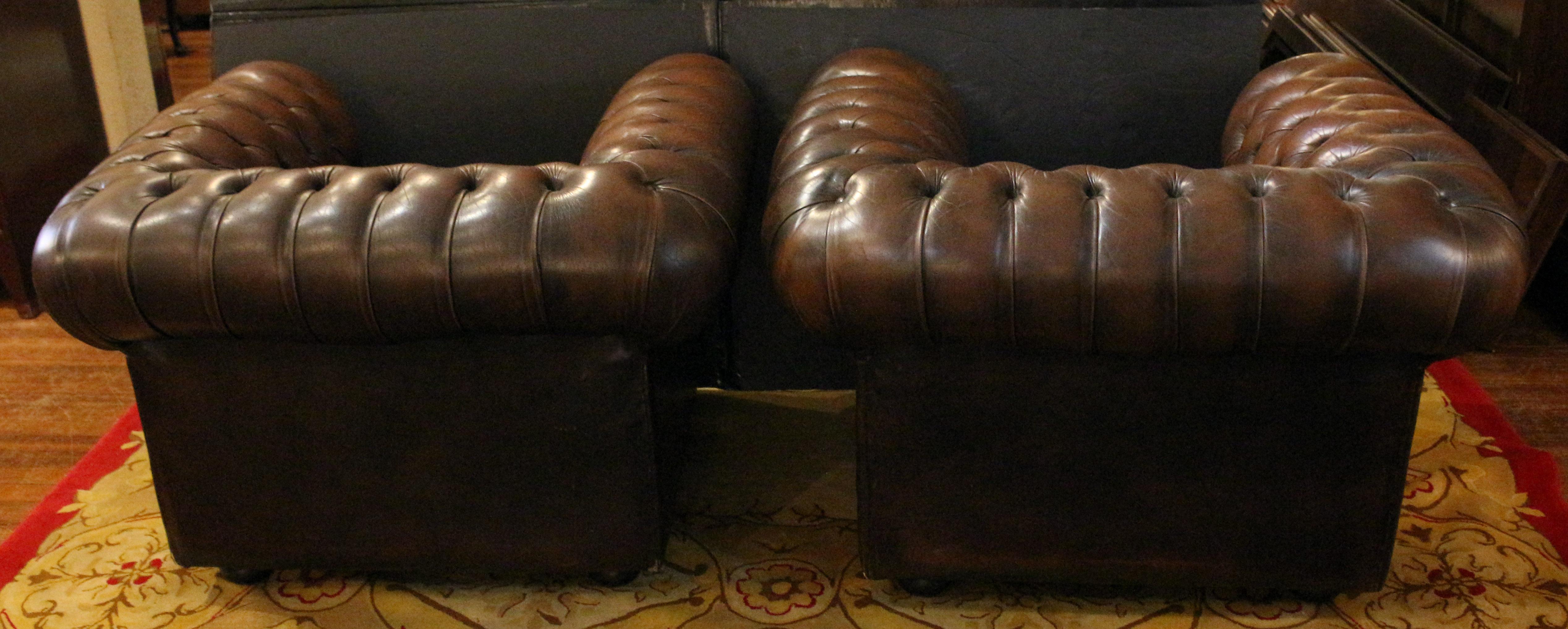 c. 1970s Pair of English Leather Chesterfield Club Chairs In Good Condition In Chapel Hill, NC