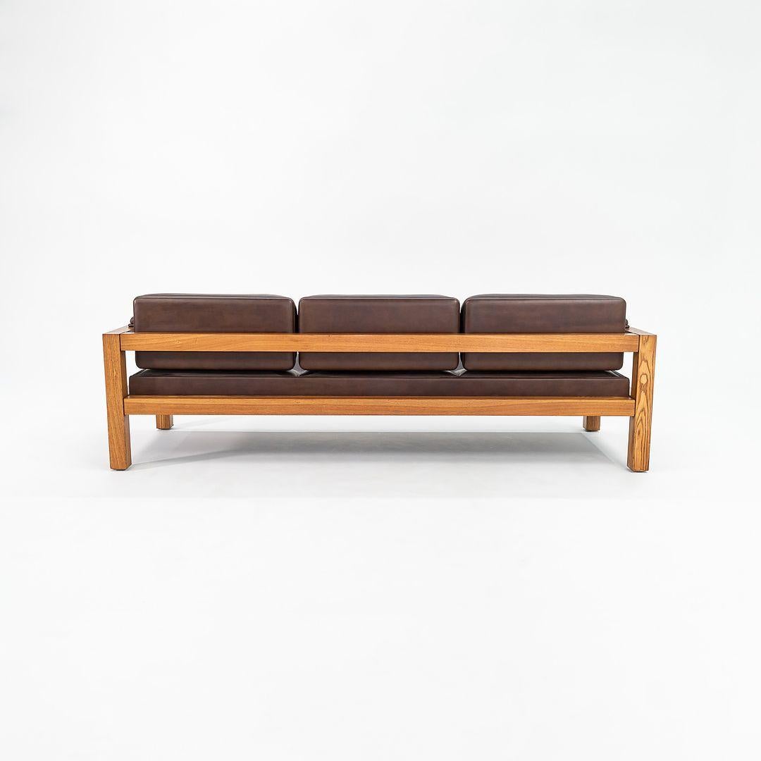 C. 1975 Warren Platner für CI Designs Dreisitziges Sofa aus Eiche und braunem Leder im Angebot 3