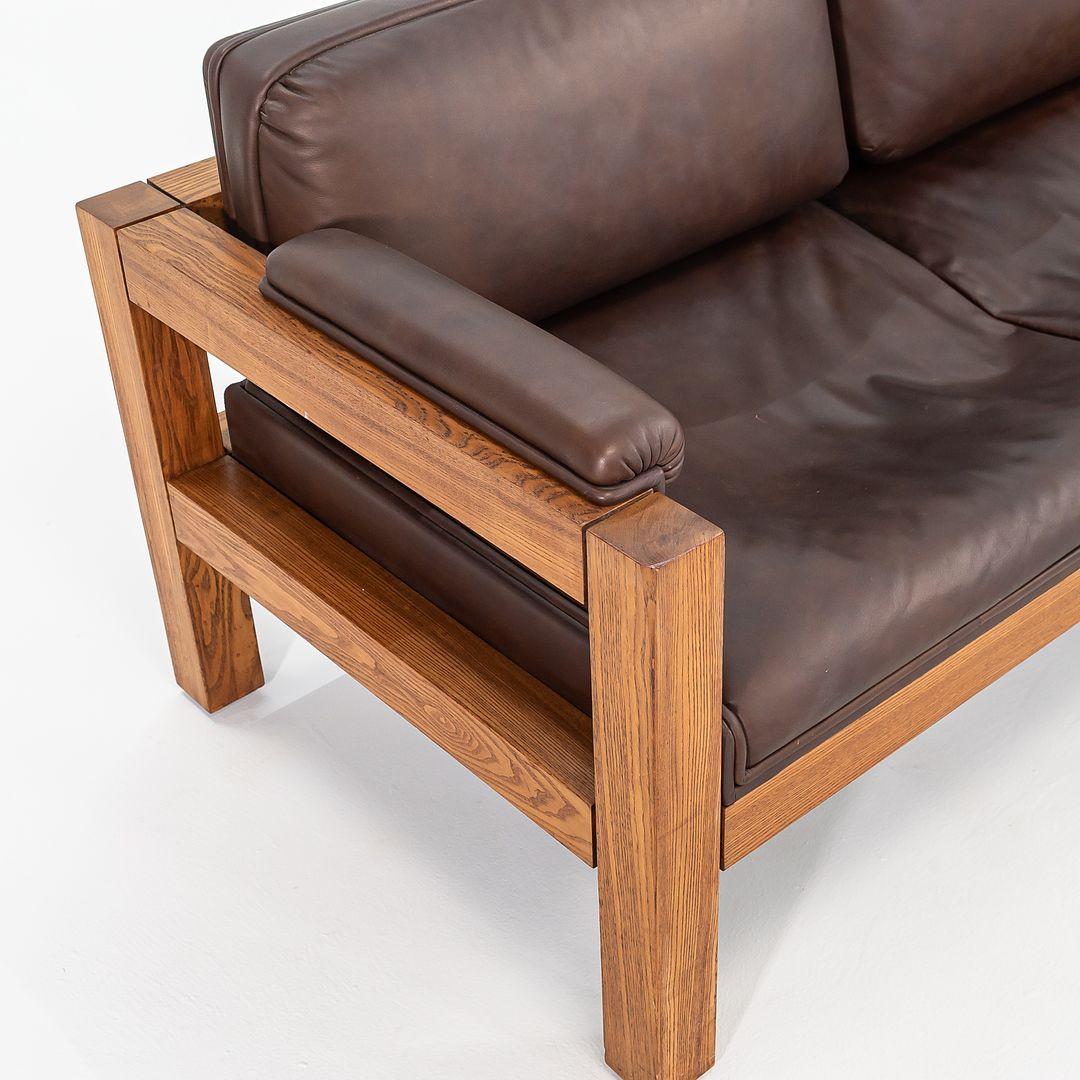 C. 1975 Warren Platner für CI Designs Dreisitziges Sofa aus Eiche und braunem Leder im Angebot 1