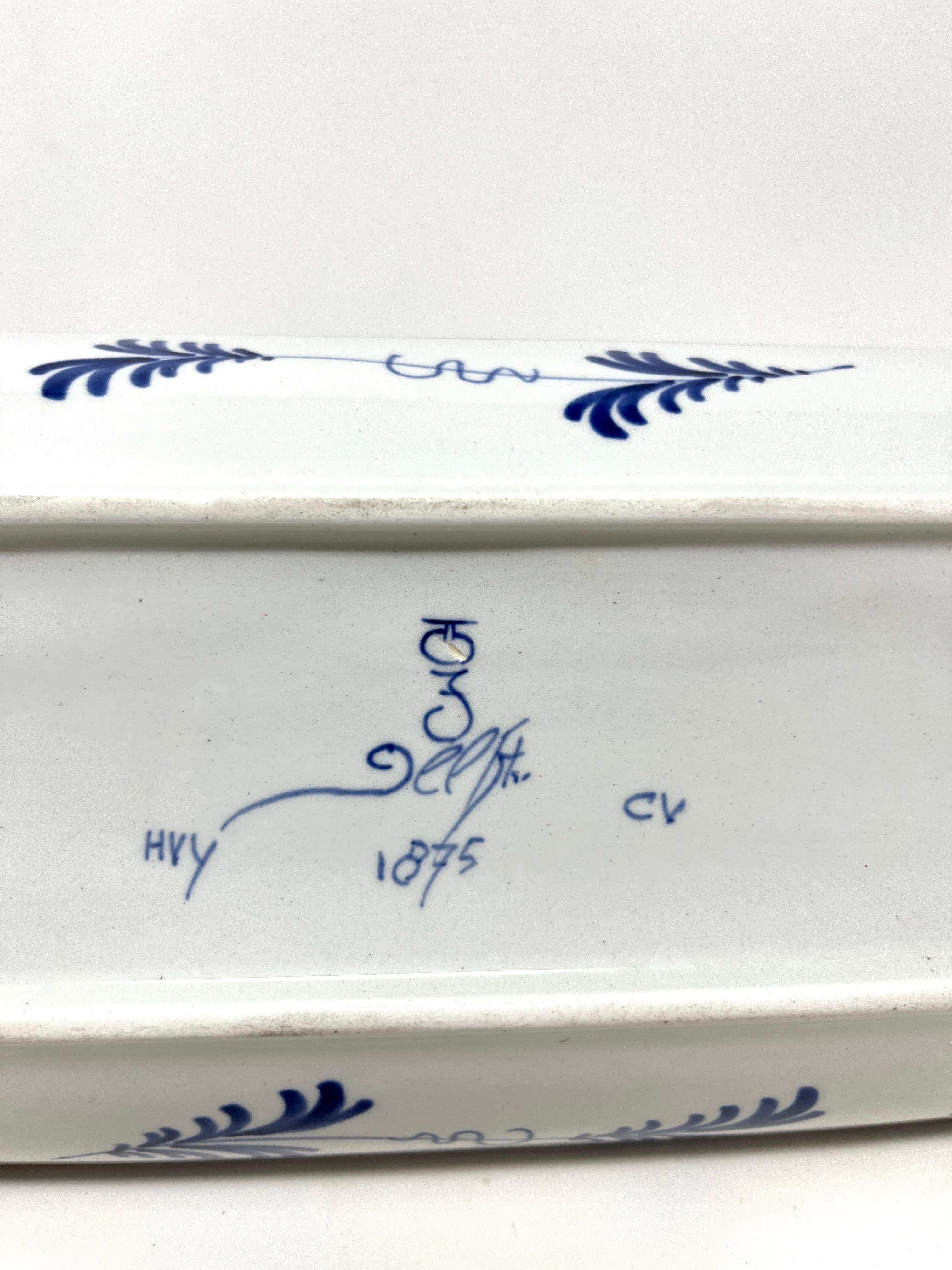 C. 1976 Plato de arenque pescado de porcelana azul y blanca Royal Delft, Porceleyne Fles en venta 3