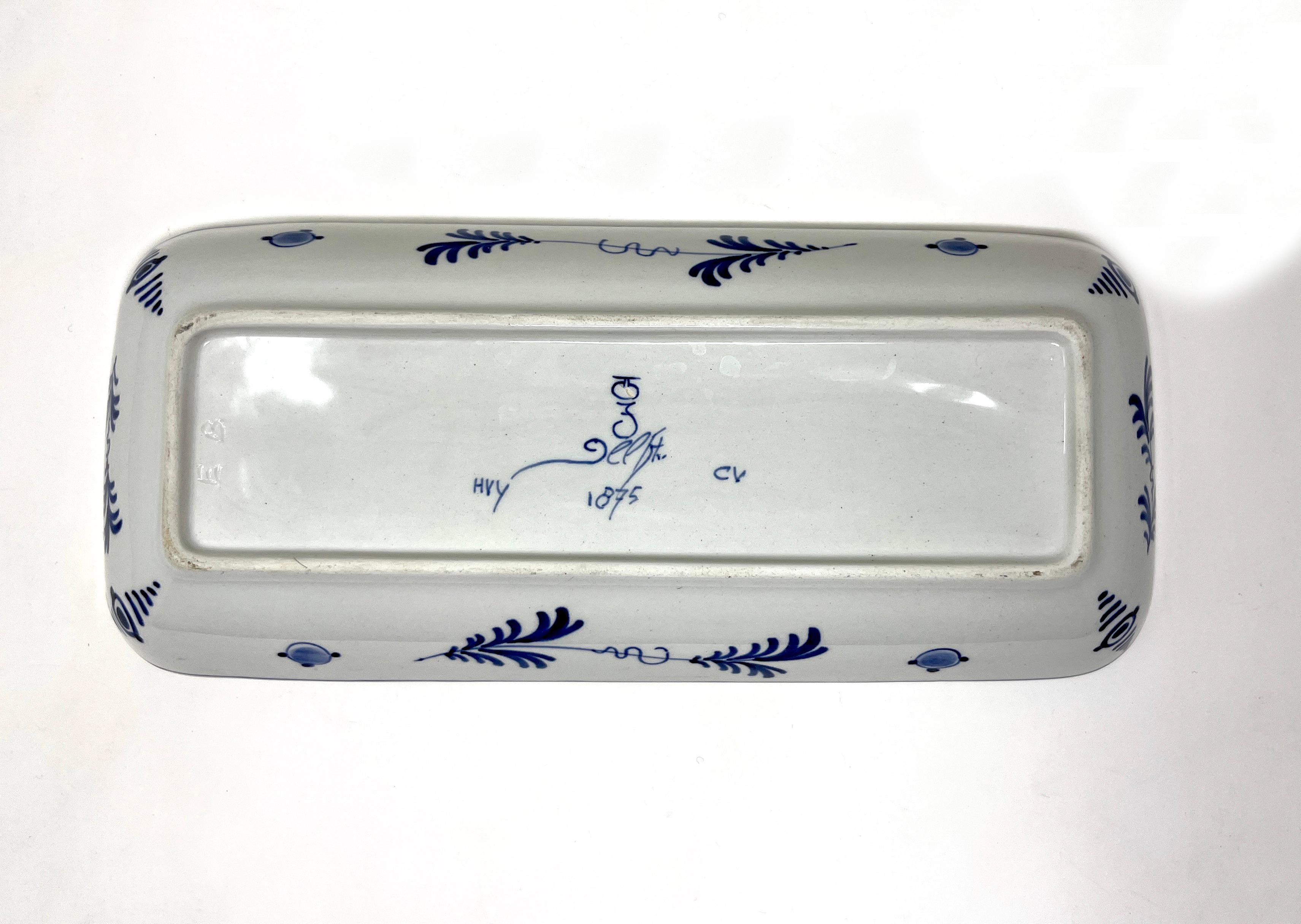 C. 1976 Plato de arenque pescado de porcelana azul y blanca Royal Delft, Porceleyne Fles Cerámico en venta