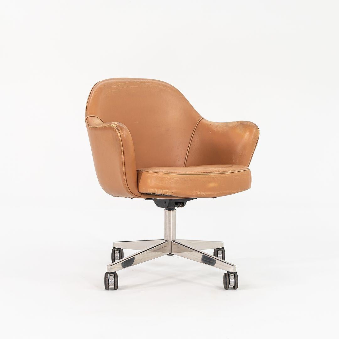 C. 1979 Eero Saarinen Executive Dreh-Schreibtischstuhl mit brauner Lederpolsterung (Moderne) im Angebot