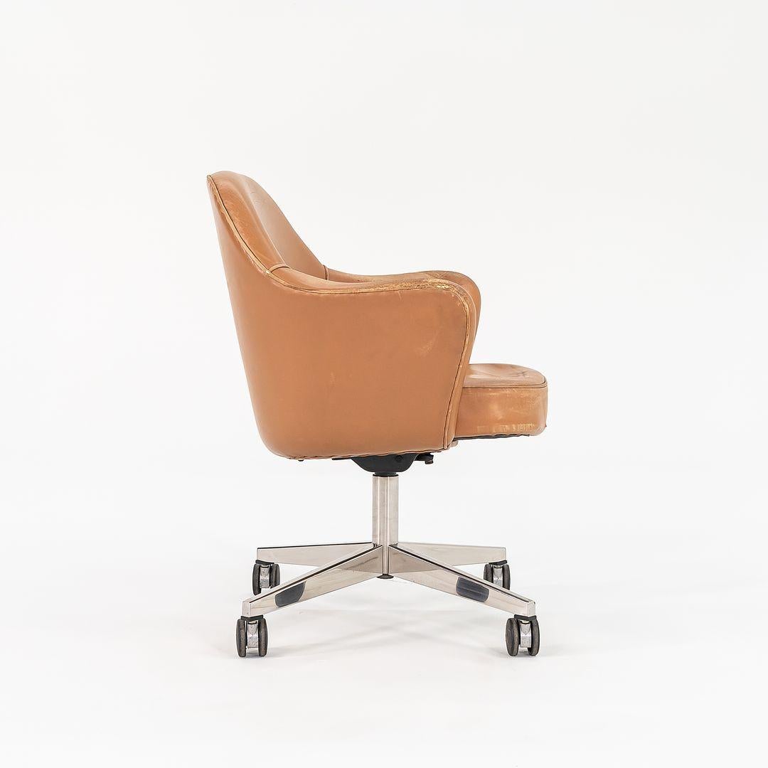 C. 1979 Eero Saarinen Executive Dreh-Schreibtischstuhl mit brauner Lederpolsterung (amerikanisch) im Angebot