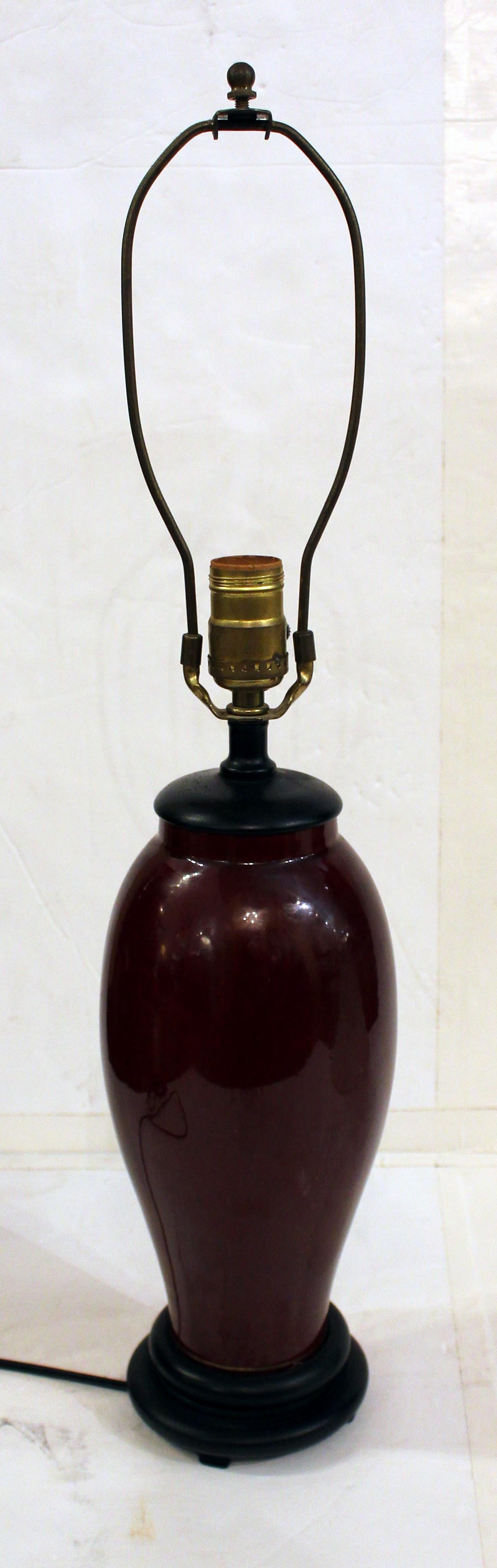 Circa 1980 Royal Haeger sang de boeuf art glazed vase lamp, American. Graceful ovoid form; gilt base ring. Asiatic post-modern design. Vase: 11