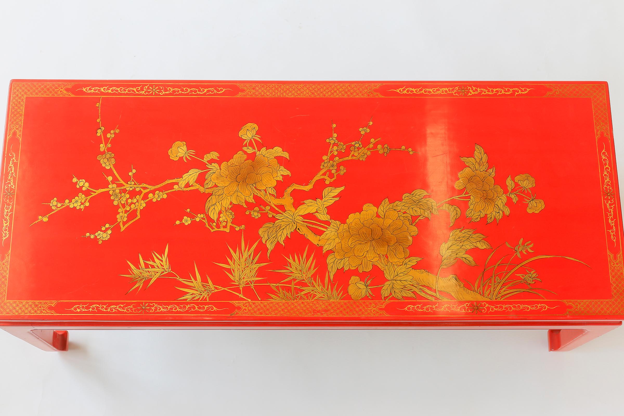 Peint à la main c. Table basse en laque rouge Gracie Chinoiserie des années 1980 en vente
