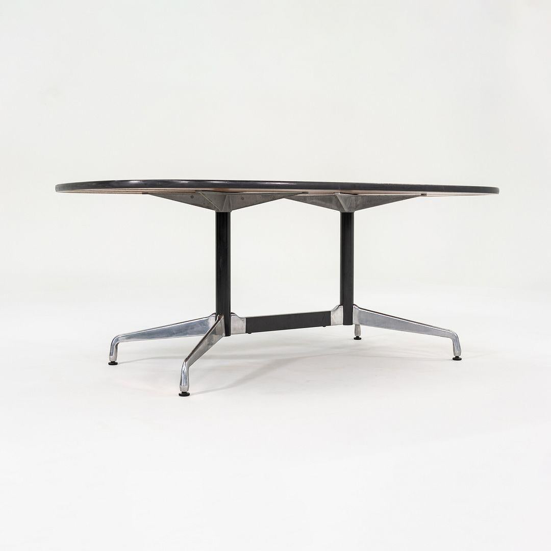 Table de conférence Eames Oval Segmented ET151 Herman Miller des années 1980, 42 x 72 Bon état - En vente à Philadelphia, PA