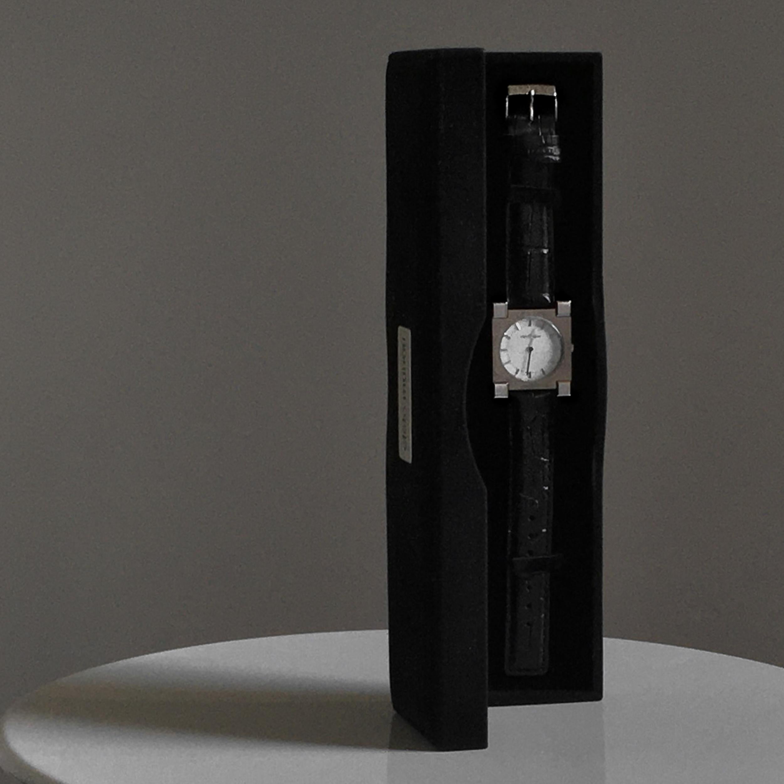 Watch designed by Ettore Sottsass

This watch, which takes part in the Permanent Collection at “The Metropolitan Museum of Art” in New York, epitomizes the life of the great architect Ettore Sottsass: his life has been masterly been spent in a