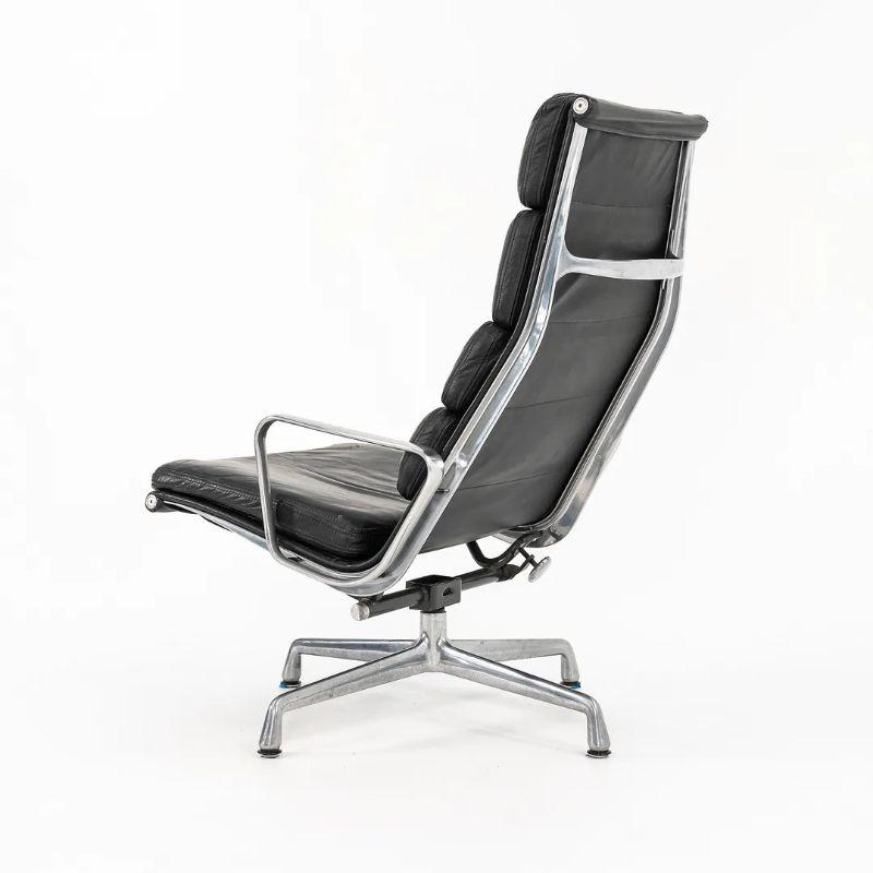 C. 1988 Herman Miller Aluminum Group Lounge Chair with Ottoman in Black Leather In Good Condition For Sale In Philadelphia, PA