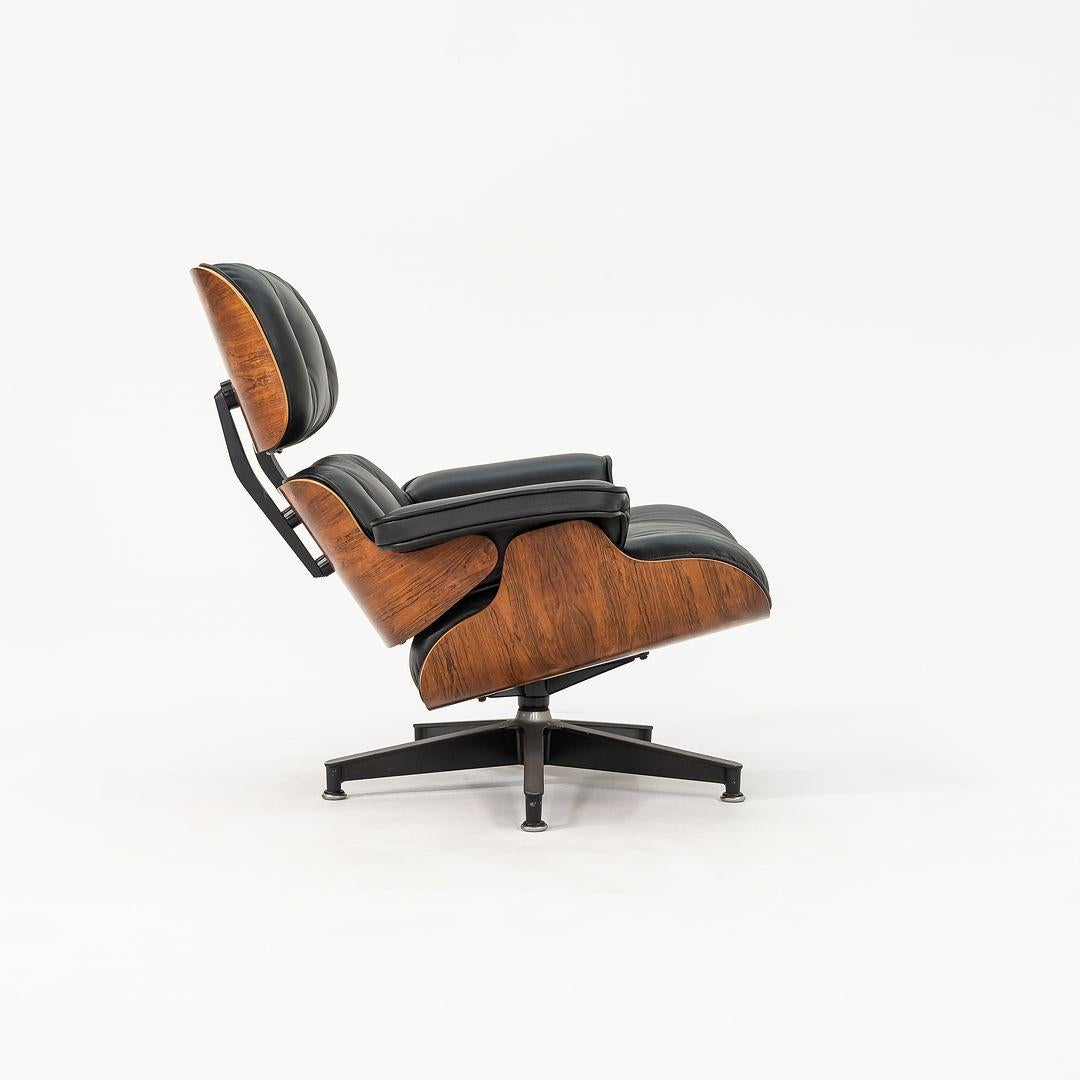 C. 1990 Herman Miller Eames Lounge Chair & Ottoman in Rosewood w/ Cushion In Good Condition For Sale In Philadelphia, PA