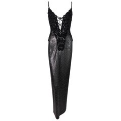C. 1994 Atelier Versace by Gianni Corset Robe en cotte de mailles avec perles en cristal et métal