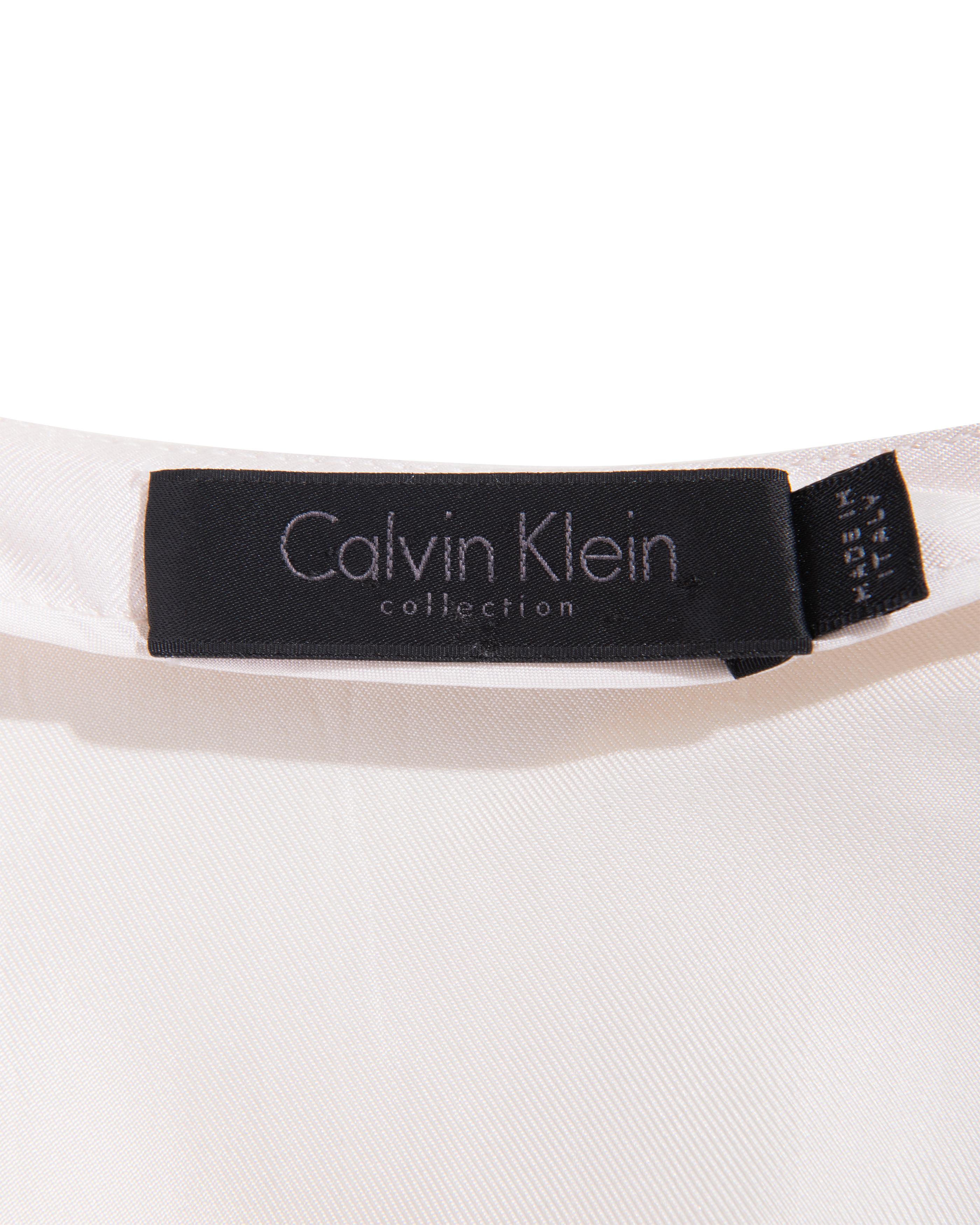 Calvin Klein S/S 2016 - Robe en soie blanche avec détails latéraux en boucle en bronze en vente 2