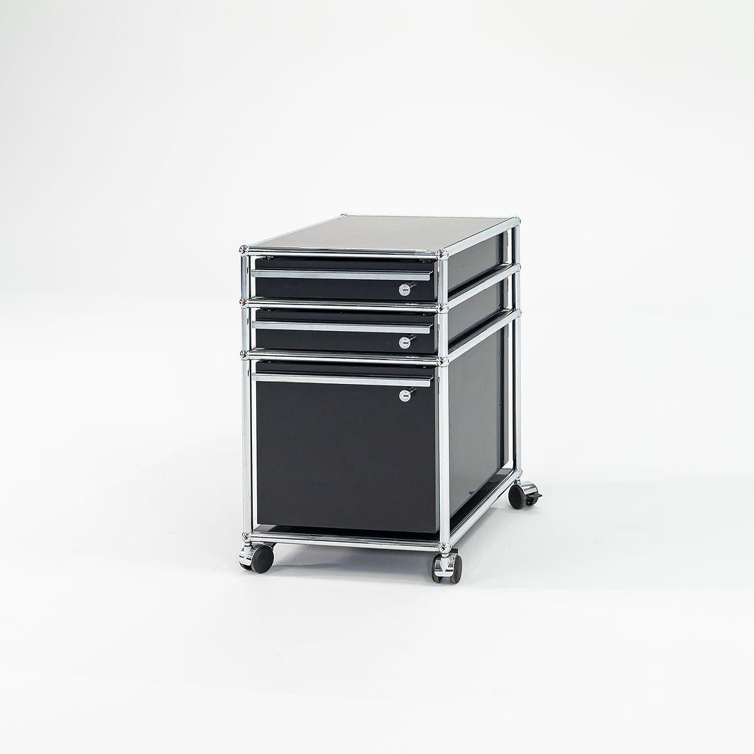 C. 2000s USM Haller Switzerland Pedestal in Black with Chrome Frame 6+ Available In Good Condition For Sale In Philadelphia, PA