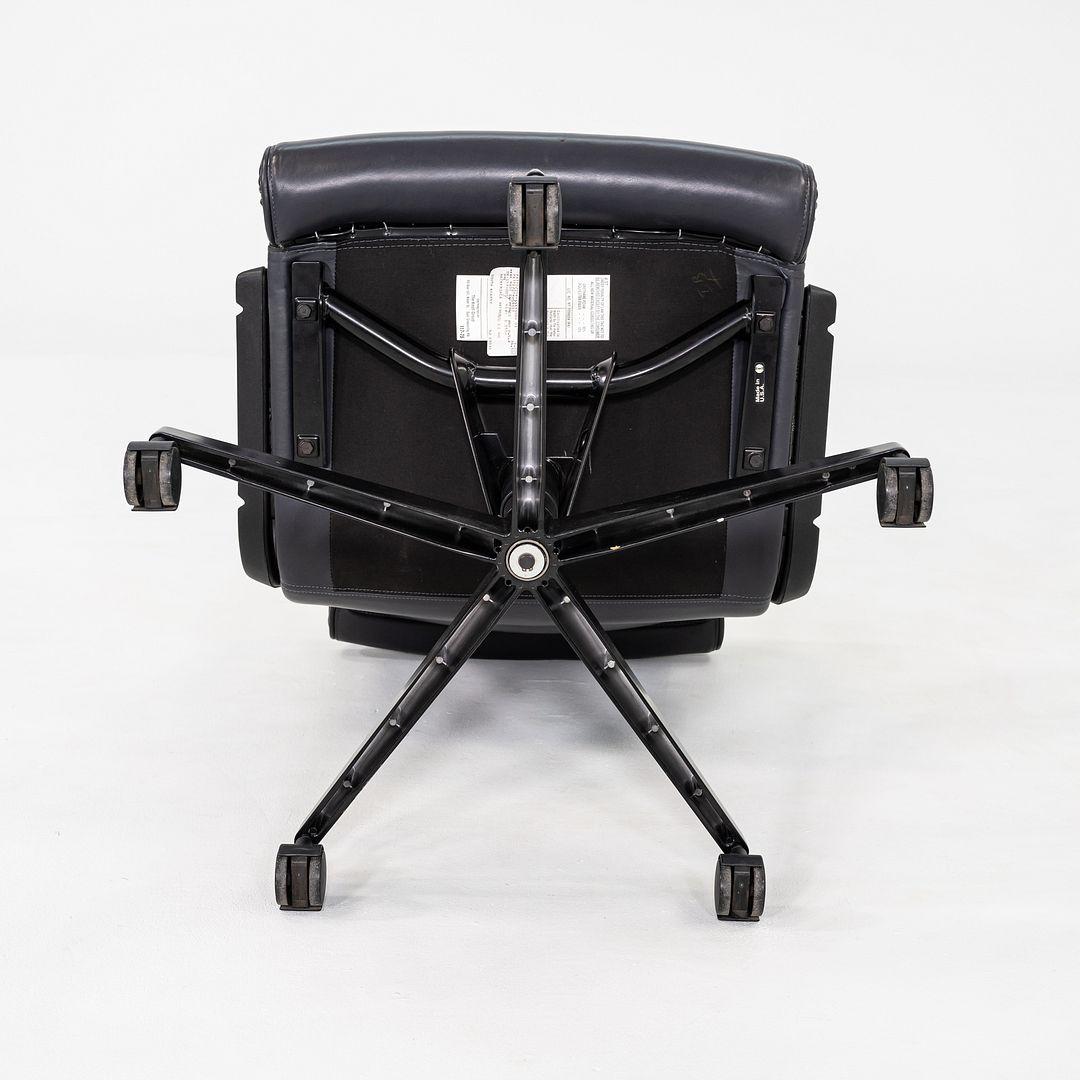 C. 2001 Richard Sapper Management Desk Chair in Grey Leather 6x Available im Angebot 3