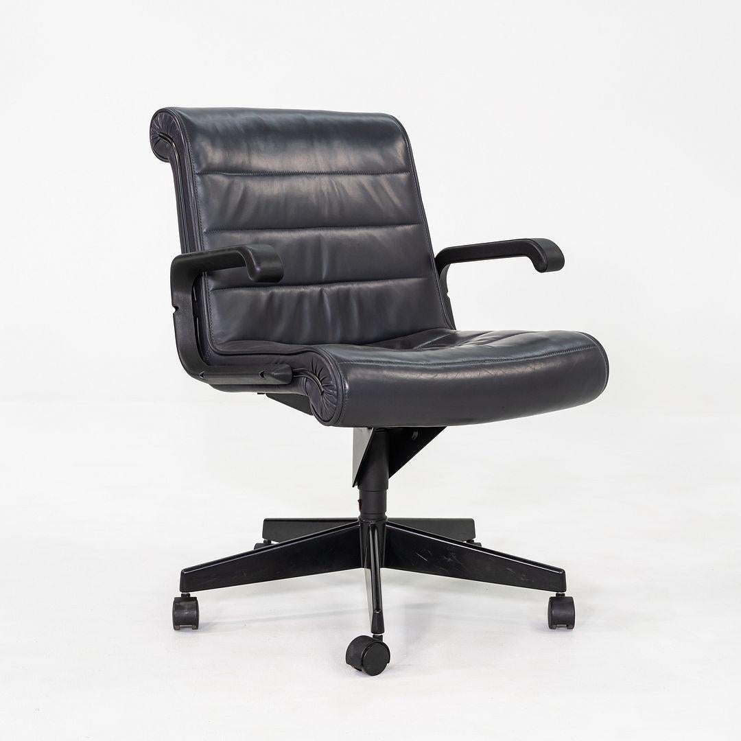 C. 2001 Richard Sapper Management Desk Chair in Grey Leather 6x Available im Angebot 1