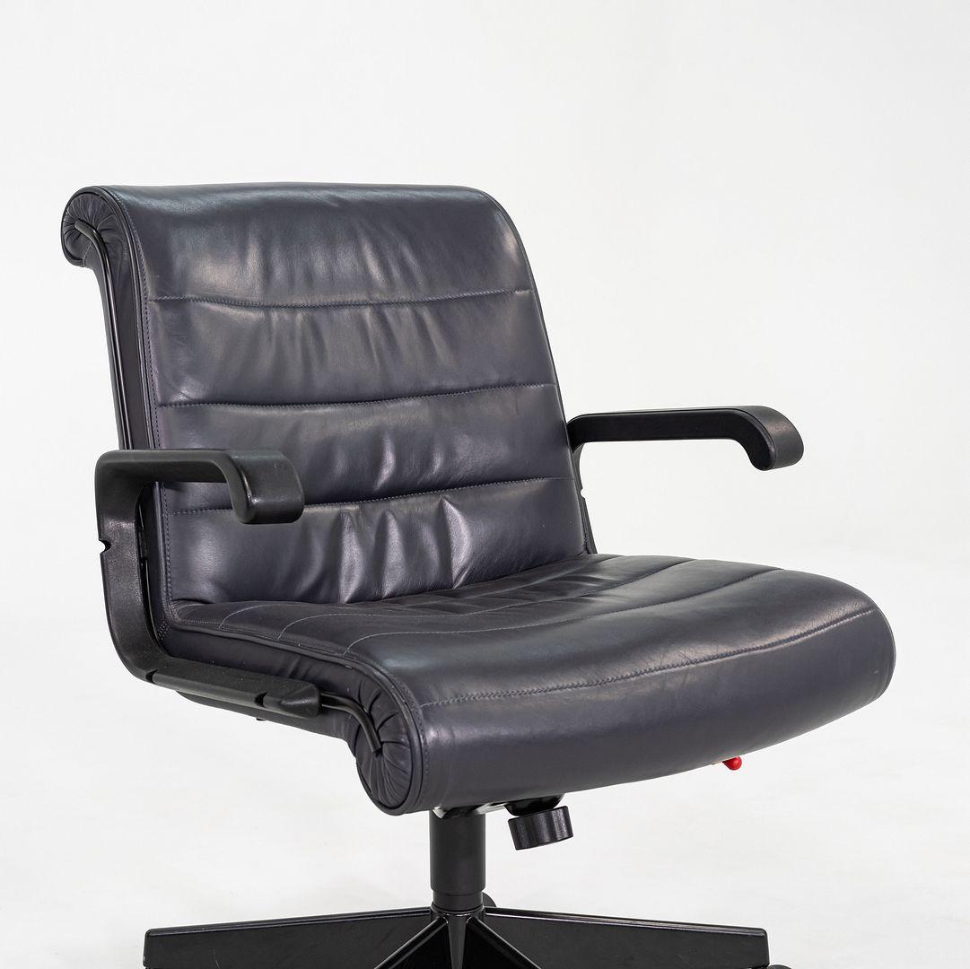 C. 2001 Richard Sapper Management Desk Chair in Grey Leather with Tilt Mechanism en vente 3