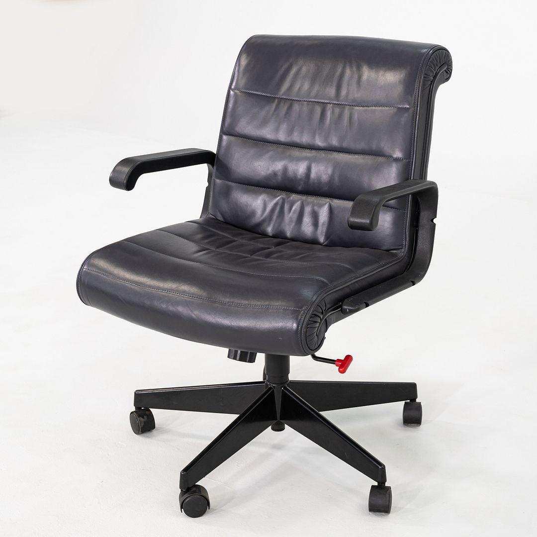 Moderne C. 2001 Richard Sapper Management Desk Chair in Grey Leather with Tilt Mechanism en vente