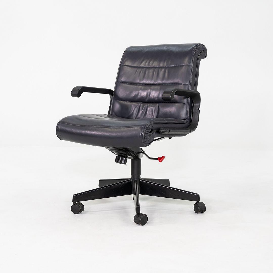 C. 2001 Richard Sapper Management Desk Chair in Grey Leather with Tilt Mechanism Bon état - En vente à Philadelphia, PA
