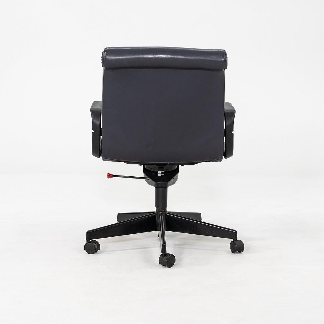 C. 2001 Richard Sapper Management Desk Chair in Grey Leather with Tilt Mechanism en vente 1