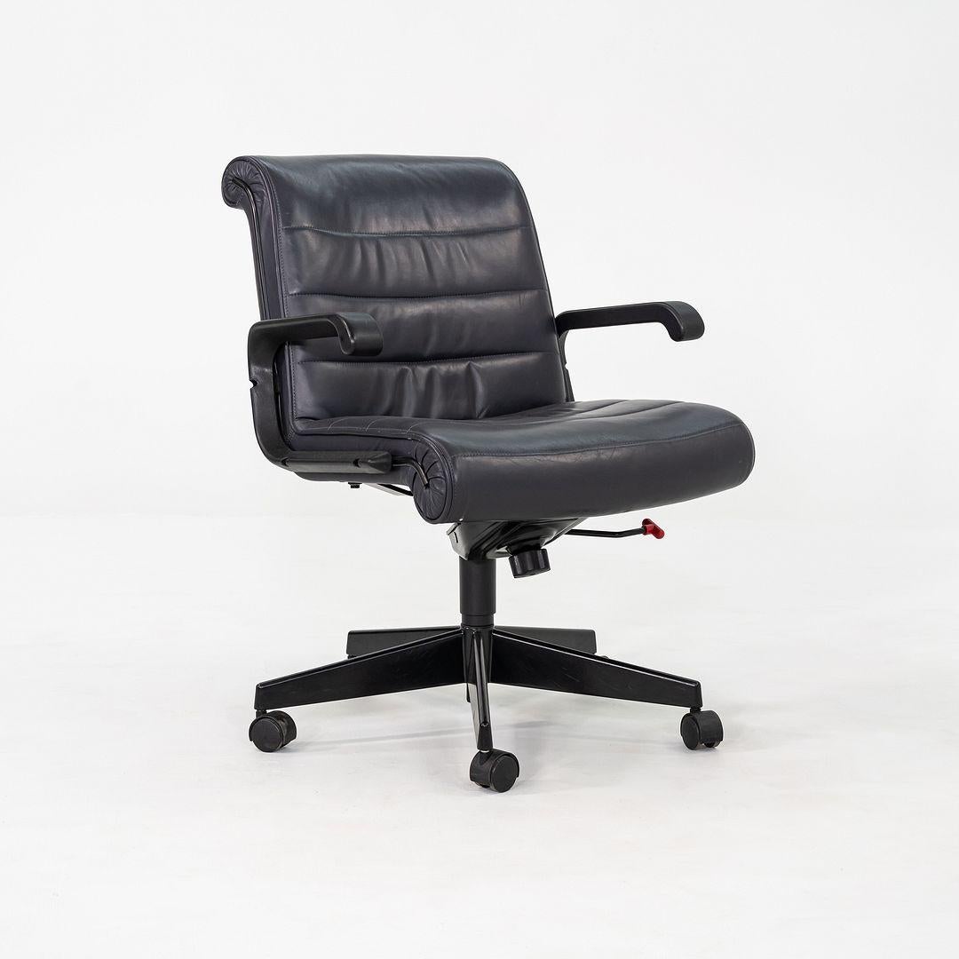 C. 2001 Richard Sapper Management Desk Chair in Grey Leather with Tilt Mechanism en vente 2