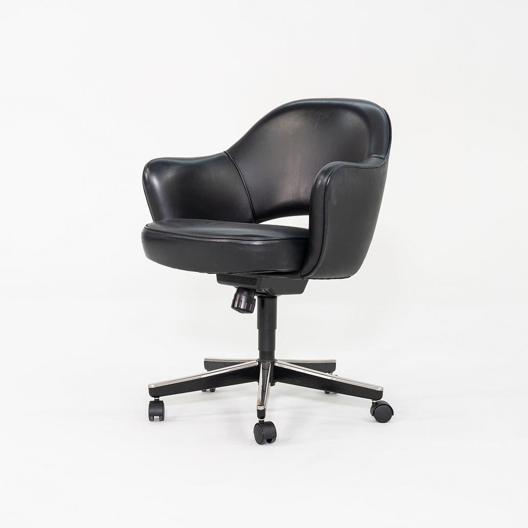 C. 2004 Eero Saarinen für Knoll Chefschreibtischstühle mit Armlehnen aus schwarzem Leder im Angebot 3