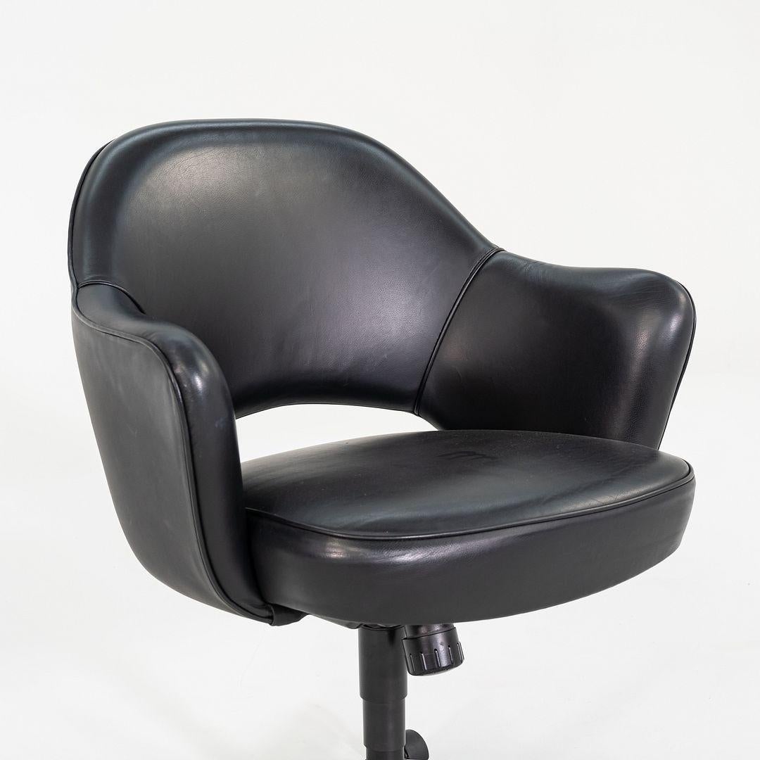 C. 2004 Eero Saarinen für Knoll Chefschreibtischstühle mit Armlehnen aus schwarzem Leder (amerikanisch) im Angebot