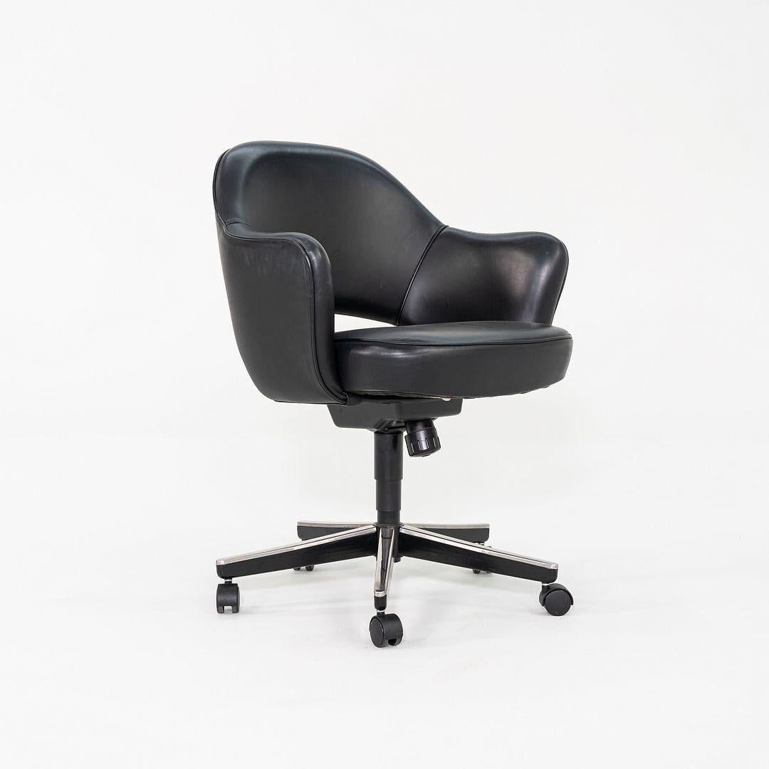 C. 2004 Eero Saarinen für Knoll Chefschreibtischstühle mit Armlehnen aus schwarzem Leder im Zustand „Hervorragend“ im Angebot in Philadelphia, PA