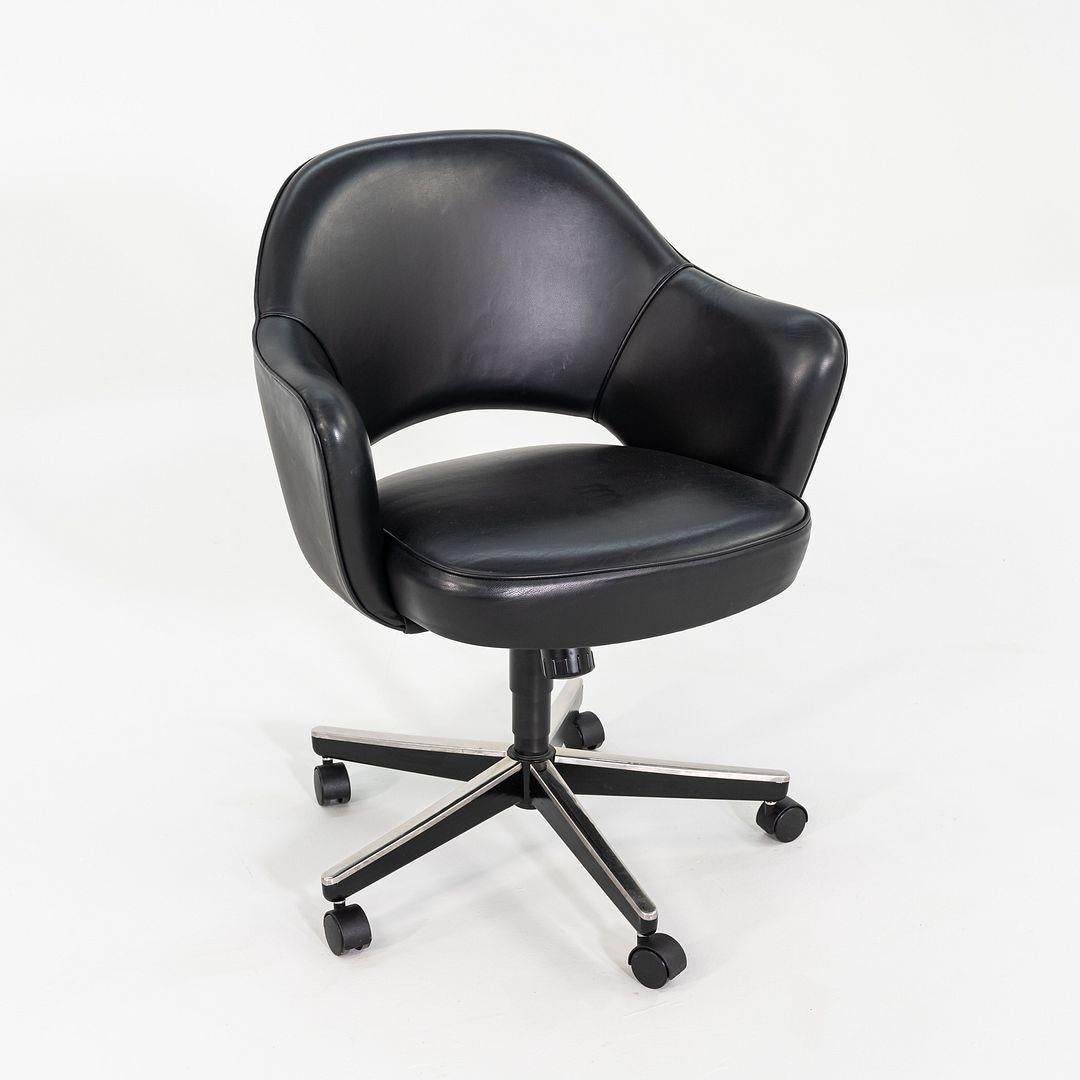 C. 2004 Eero Saarinen für Knoll Chefschreibtischstühle mit Armlehnen aus schwarzem Leder (Stahl) im Angebot