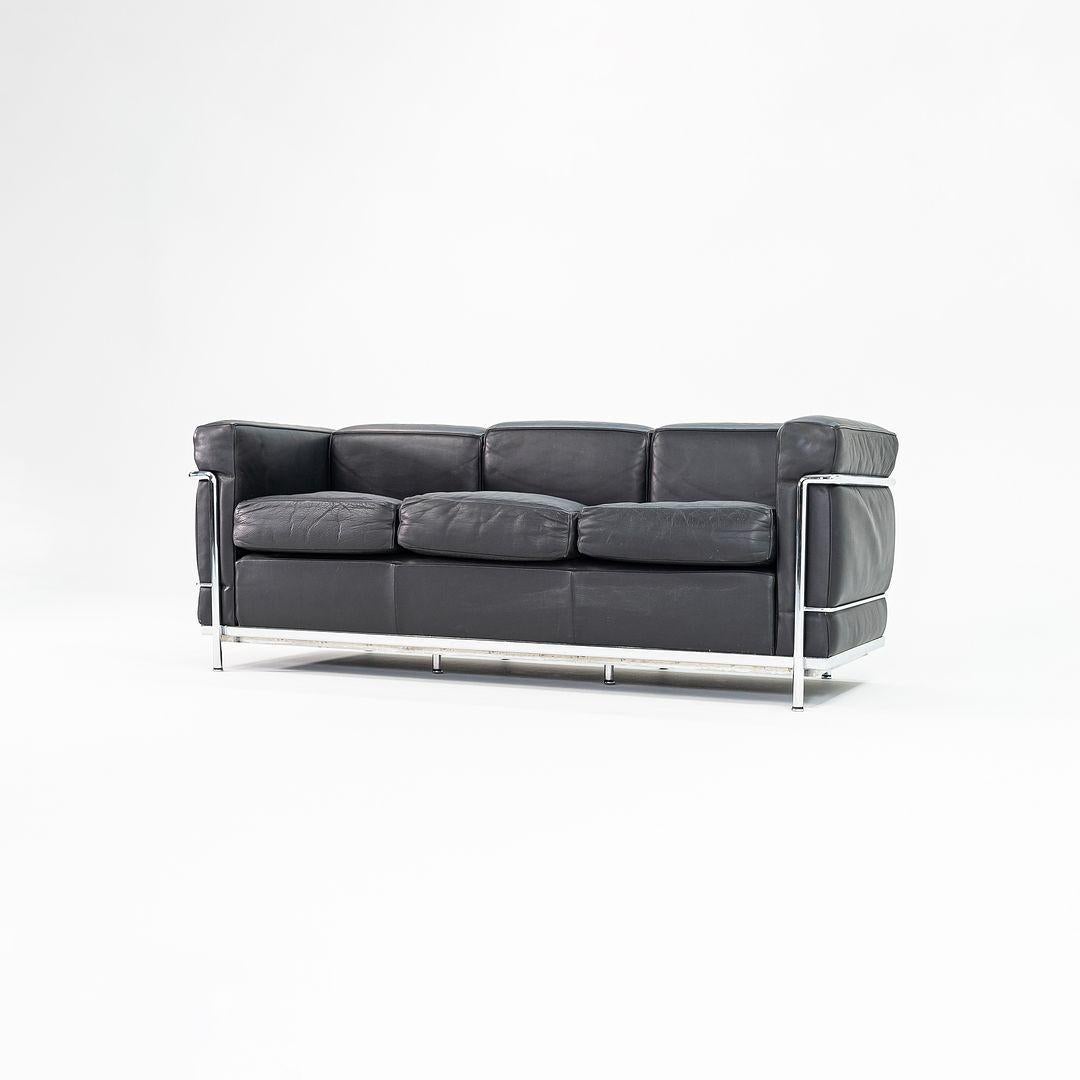 C. 2008 Cassina LC2 Petit Modele Divano a tre posti in pelle nera in vendita 3