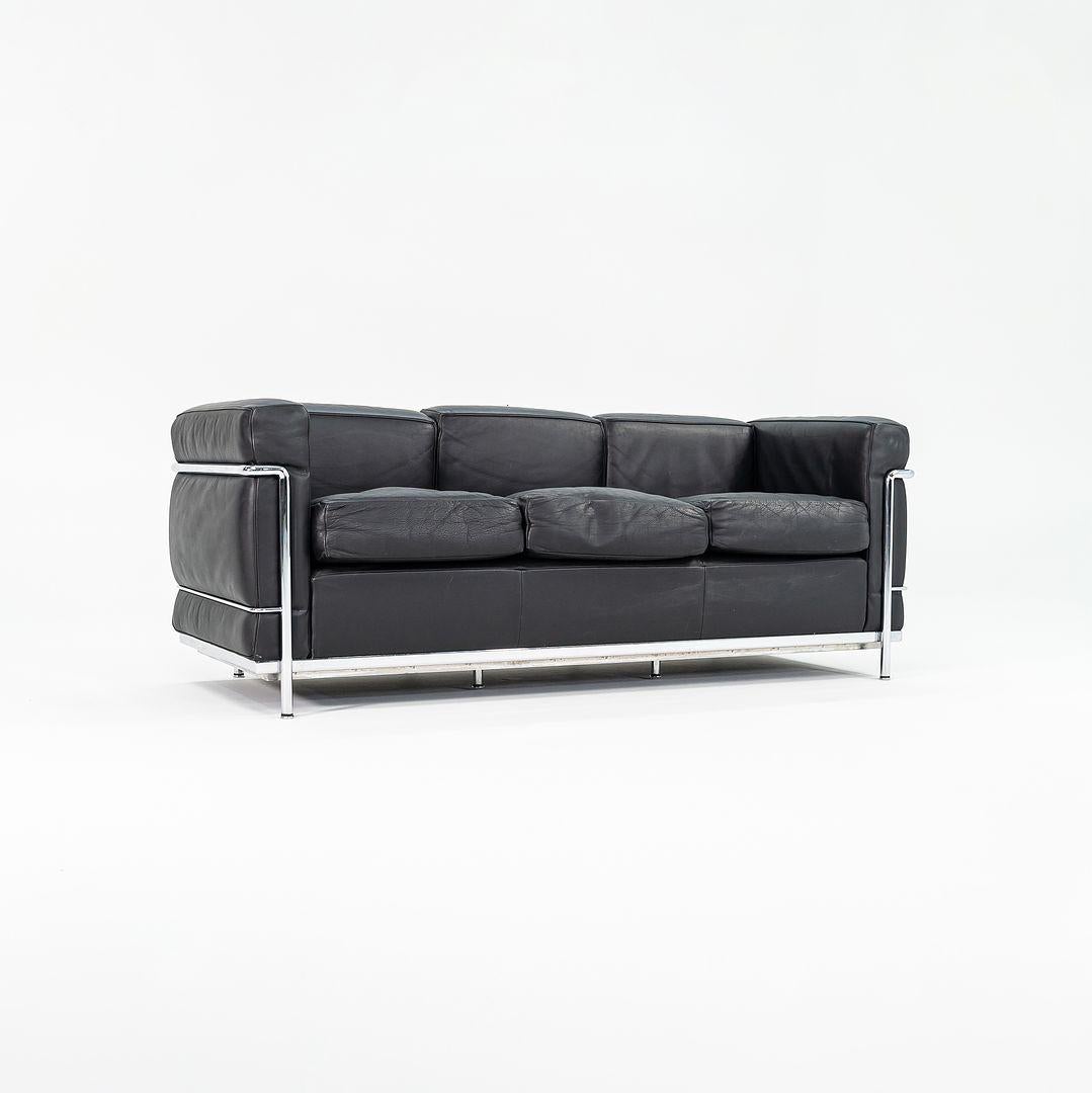 C. 2008 Cassina LC2 Petit Modele Divano a tre posti in pelle nera in vendita 4