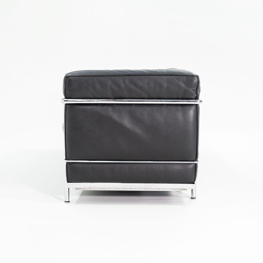 XXI secolo e contemporaneo C. 2008 Cassina LC2 Petit Modele Divano a tre posti in pelle nera in vendita