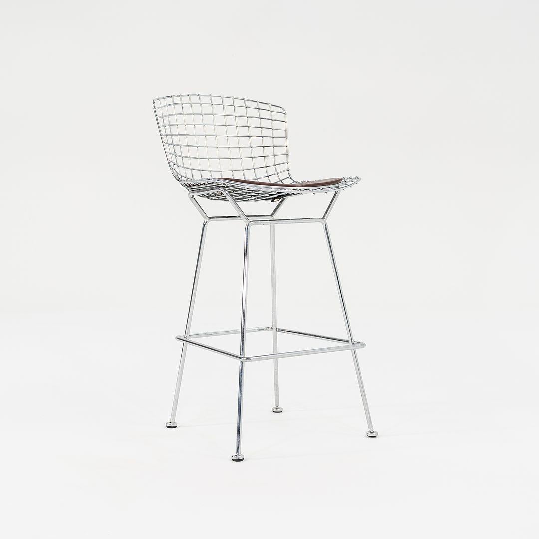 C. 2009 Harry Bertoia para Knoll Taburetes de bar cromados con cojines de cuero marrón en Bueno estado para la venta en Philadelphia, PA