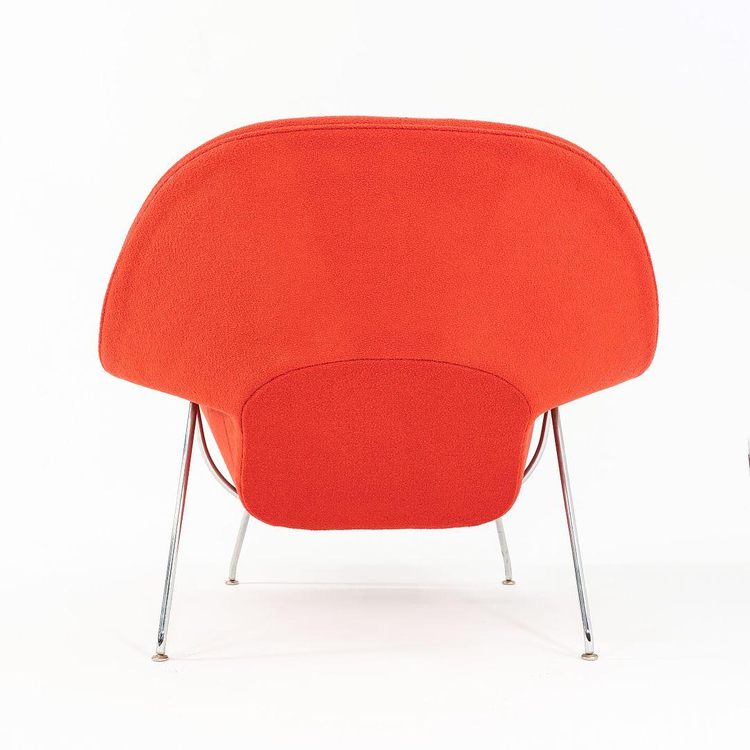 Moderne C. 2010 Eero Saarinen for Knoll Full-Size Womb Chair in Crimson Red Boucle (Chaise en forme d'utérus de taille normale) en vente