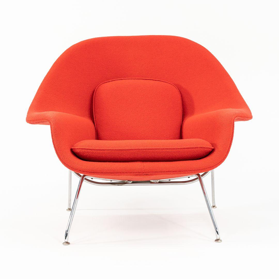 XXIe siècle et contemporain C. 2010 Eero Saarinen for Knoll Full-Size Womb Chair in Crimson Red Boucle (Chaise en forme d'utérus de taille normale) en vente