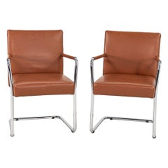 C. 2010 Paire de chaises cantilever coulissantes en cuir cognac Brayton Switch