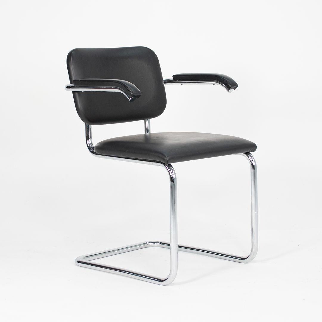 C. 2010 Paire de chaises à accoudoirs Cesca en cuir noir de Marcel Breuer pour Knoll en vente 3